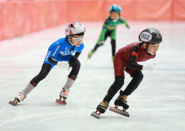 冰上運(yùn)動(dòng).jpg 冰上運(yùn)動(dòng).jpg