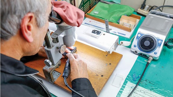 模具拋光.jpg 模具拋光.jpg