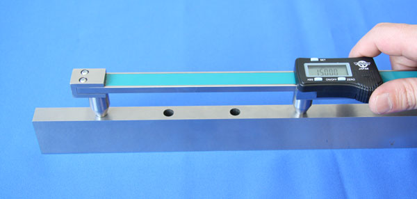 圓孔中心距測量.jpg 圓孔中心距測量.jpg