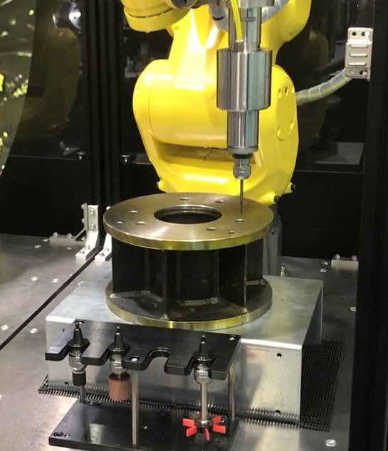 自動換刀<a href='gaosuzhuzhou.htm' class='keys' title='點擊查看關(guān)于電主軸的相關(guān)信息' target='_blank'>電主軸</a>.jpg