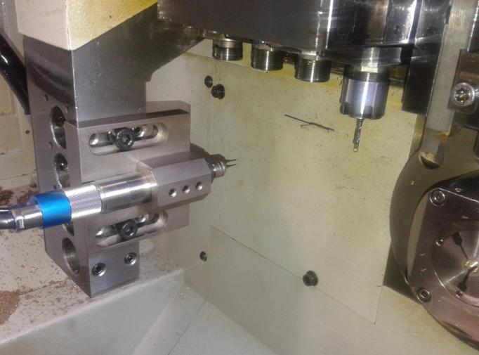 側(cè)面加裝<a href='/zouxinjigaopinx.htm' class='keys' title='點擊查看關(guān)于高頻銑的相關(guān)信息' target='_blank'>高頻銑</a>EM20-S6000.png