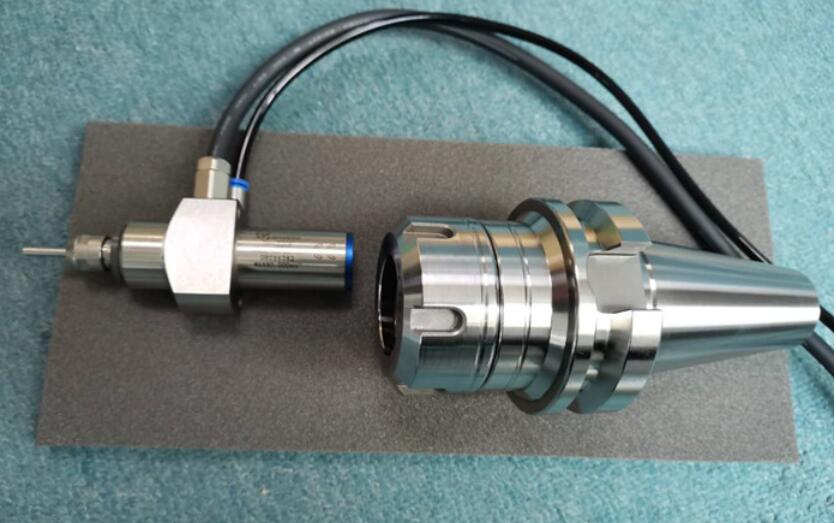 加工中心加裝<a href='/zouxinjigaopinx.htm' class='keys' title='點(diǎn)擊查看關(guān)于高頻銑的相關(guān)信息' target='_blank'>高頻銑</a>.jpg