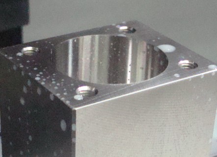 半導(dǎo)體制造設(shè)備冷卻水管倒角前.jpg 半導(dǎo)體制造設(shè)備冷卻水管倒角前.jpg