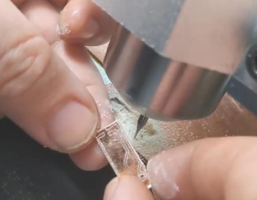 亞克力切割鉆孔.jpg 亞克力切割鉆孔.jpg