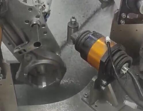 汽車零部件內(nèi)孔去毛刺.jpg 汽車零部件內(nèi)孔去毛刺.jpg