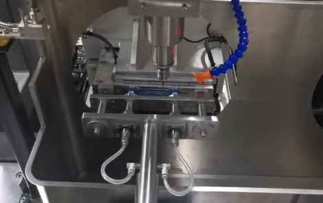 新能源汽車鋁合金電池托盤去毛刺主軸.png 新能源汽車鋁合金電池托盤去毛刺主軸.png