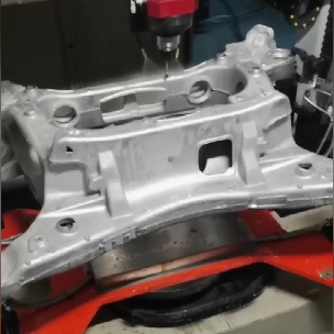 汽車底盤硬鋼去毛刺.png 汽車底盤硬鋼去毛刺.png