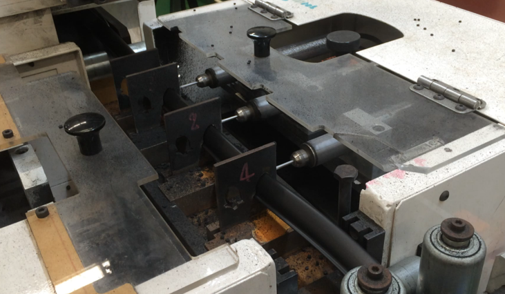 多軸鉆孔機(jī)汽車密封條鉆孔.png 多軸鉆孔機(jī)汽車密封條鉆孔.png