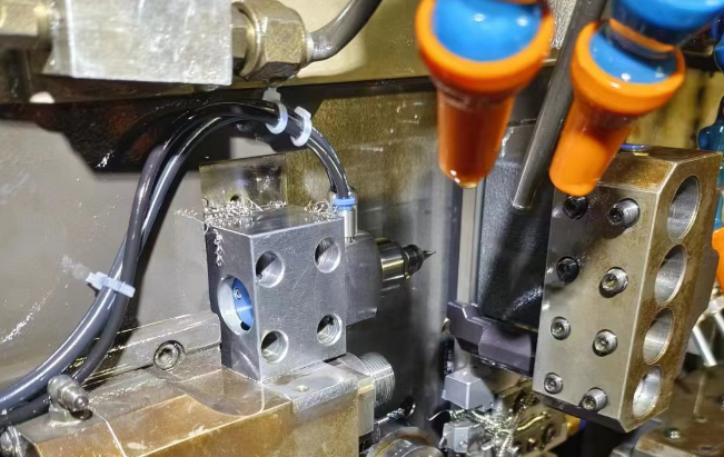 津上走心機側面加裝<a href='/zouxinjigaopinx.htm' class='keys' title='點擊查看關于高頻銑的相關信息' target='_blank'>高頻銑</a>.jpg